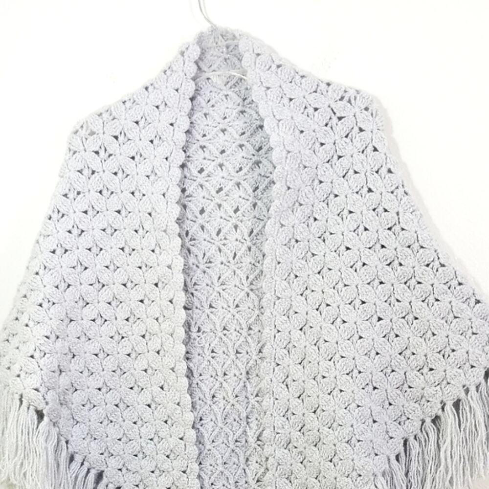 NWOT gray metallic silver thread large fringed knit shawl - Picture 2 of 9